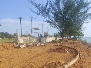 Kontraktor Salah Desain, Pagar Beton Gurindam 12 Akhirnya Dibongkar