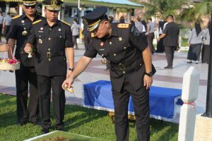 Kanwil Kemenkum Kepri Upacara Tabur Bunga dan Ziarah Makam Pahlawan Peringati Hari Pengayoman ke-80
