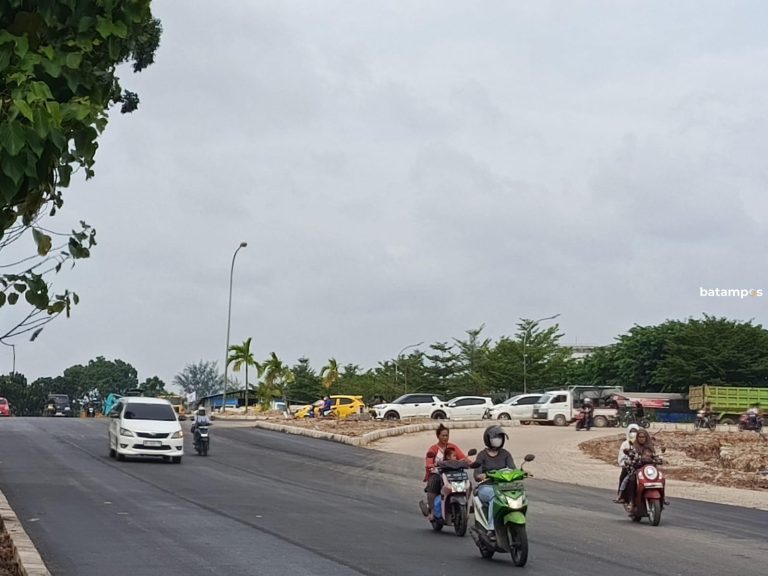 Simpang Puteri Hijau Dilebarkan, Warga Berharap Simpang Polsek Batuaji Segera Menyusul