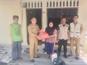 Sukur Terima Bantuan Usai Rumahnya Disapu Puting Beliung di Lingga