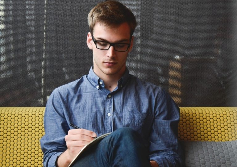 Sering Dianggap Sepele, 3 Tanda Kamu Sudah Lelah dengan Pekerjaan