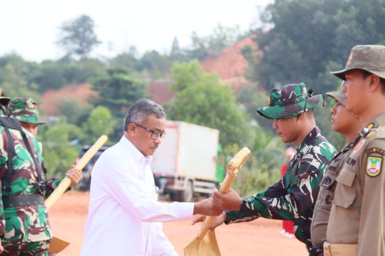 TMMD 125 Batam Dimulai: Bangun Jalan, Tanam Mangrove, Lawan Stunting, dan Edukasi Warga