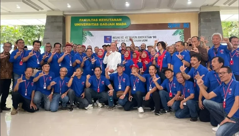 Jokowi Hadiri Reuni Fakultas Kehutanan UGM, Muncul Ribuan Komentar Netizen Bernada Tak Percaya