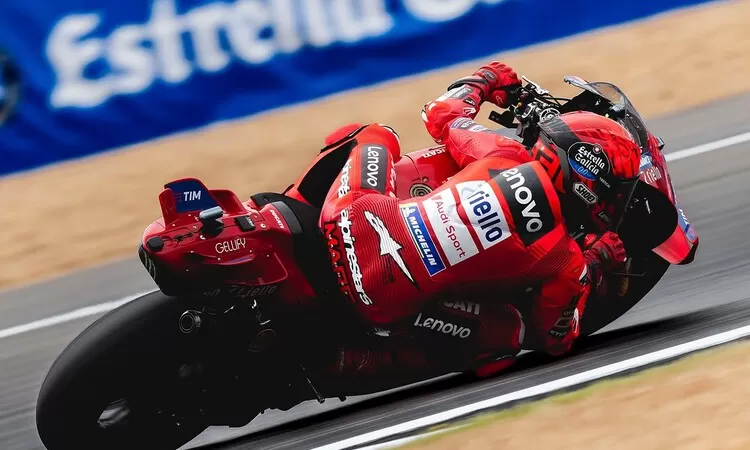 Sempat Duel Sengit, Marc Marquez Menangi Sprint ke-10 MotoGP 2025