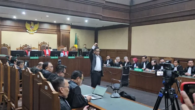 Hasto Kristiyanto Divonis 3 Tahun dan 6 Bulan Penjara, Terbukti terlibat Suap PAW Harun Masiku