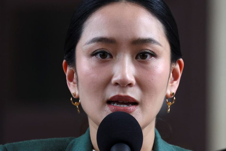 Ujian Berat Sinawatra di Thailand, Ditangguhkan dari Jabatan dan Hadapi Krisis Keluarga