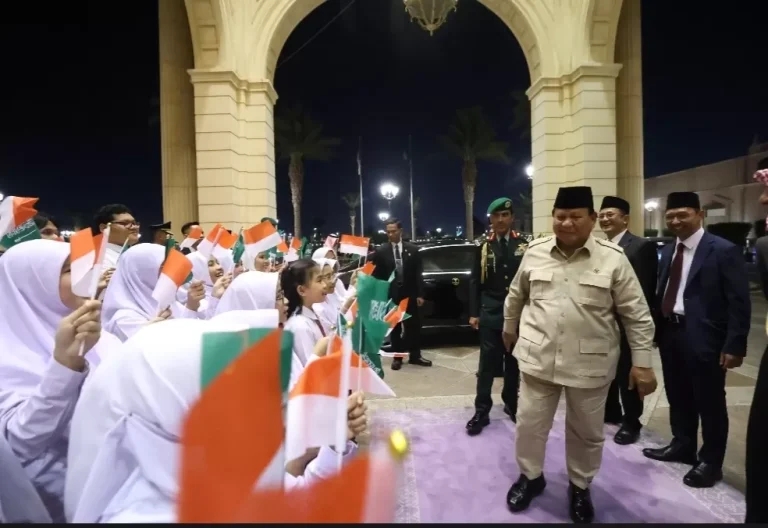 Tiba di Jeddah, Presiden Prabowo Siap Bahas Kerja Sama Strategis dan Peningkatan Pelayanan Haji
