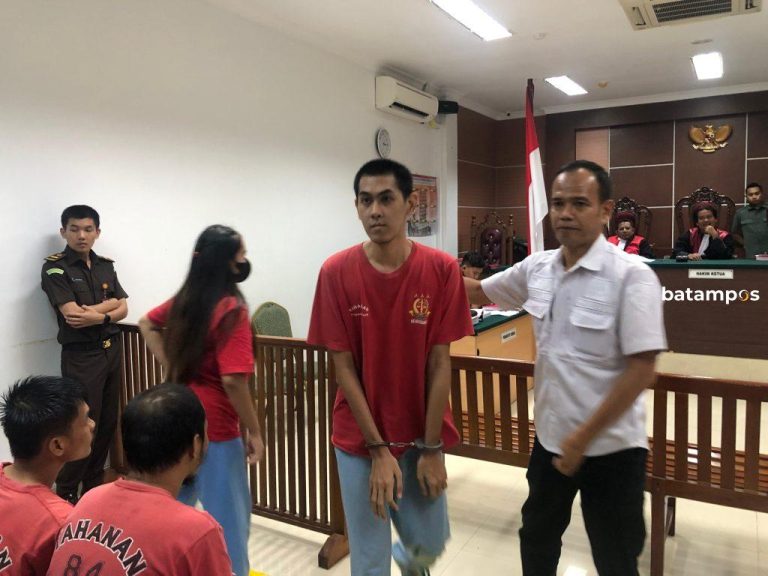 Terdakwa Pembunuh Honorer Dinas CKTR Bantah Saksi, Akui Pembunuhan di Depan Hakim