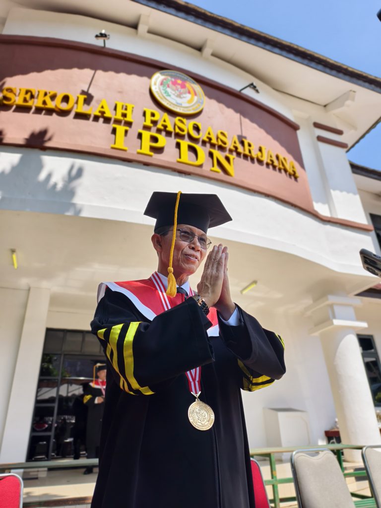 Dari Lingga ke Jatinangor, Amsakar Raih Gelar Doktor