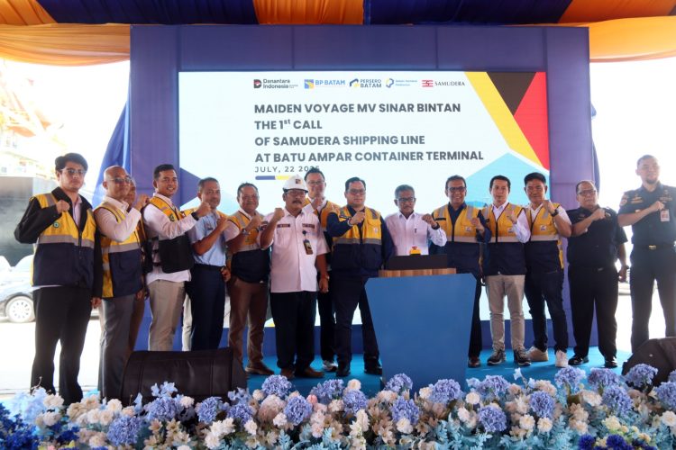 Kapal MV Sinar Bintan resmi menandai pelayaran perdana layanan direct call ke-5 dari Terminal Peti Kemas (TPK) Batu Ampar