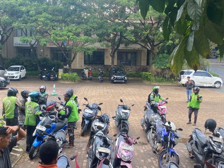 Orderan Fiktif Gojek Menyerbu Kantor Batam Pos
