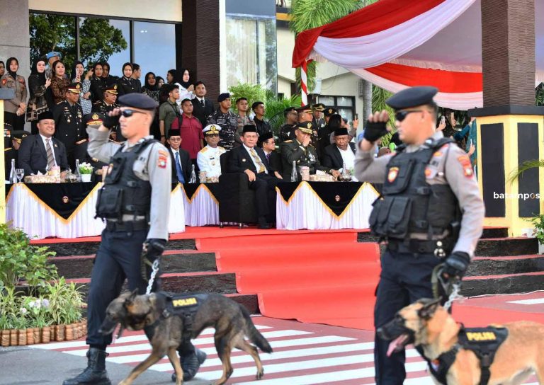 Hadiri Peringatan Hari Bhayangkara ke-79: Gubenur Ansar: “Semoga Sinergi Pemerintah Daerah – Polri Makin Solid”