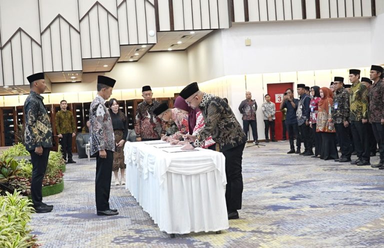 Amsakar Lantik Pejabat Tingkat III dan IV di Lingkungan BP Batam