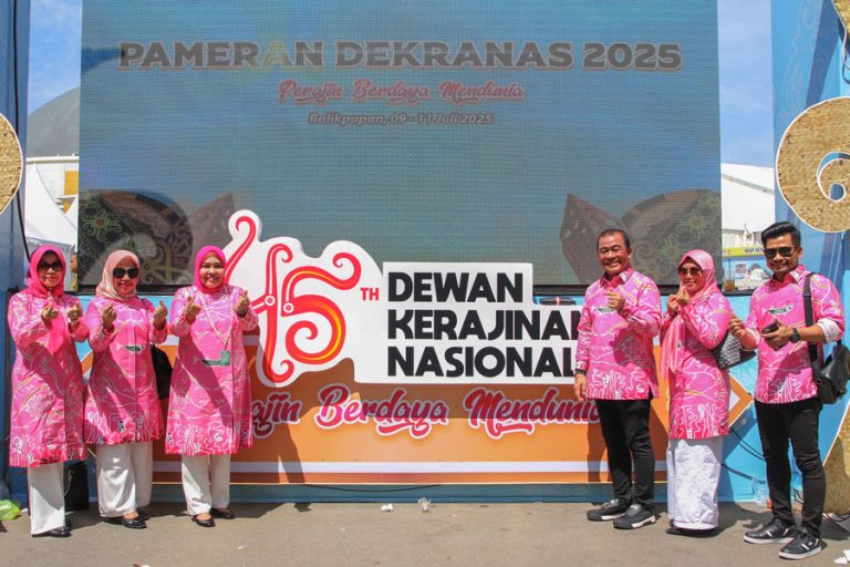 Erlita Amsakar Hadiri Puncak HUT ke-45 Dekranas di Balikpapan