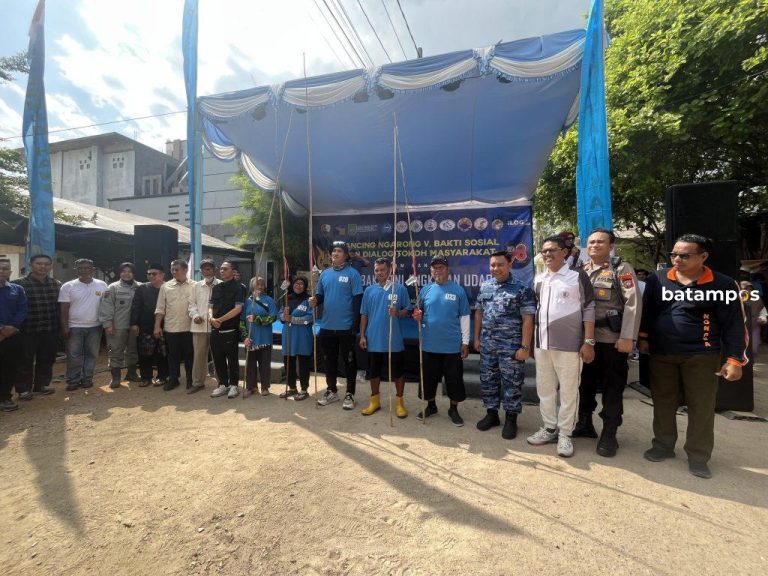TNI AU Gelar Mancing Ngarong ke-5 di Pantai Camar, Teluk Mata Ikan