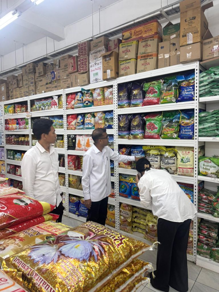 Tindaklanjuti Kekhawatiran Soal Beras Oplosan, Sejumlah Jenis Beras di Batam Diuji di Laboratorium