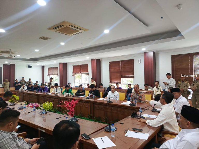 Temui Mahasiswa, Amsakar Janji Benahi Sampah dan Banjir