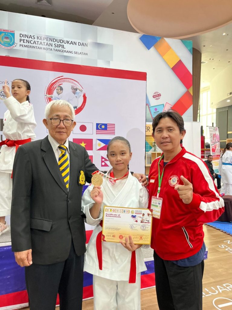 Stefanie, Pelajar SMP Sekolah Sentosa Perdana Sagulung Sabet 2 Emas Karate Asia-Pacific