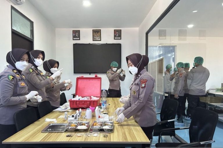 Ditemukan Makanan Program Makan Bergizi Gratis Tak Layak Konsumsi di Batam