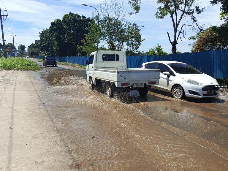 Jalan Rusak, Sampah Menumpuk, Warga Kaveling Baru Sagulung Mengeluh, Camat Bilang Bertahap
