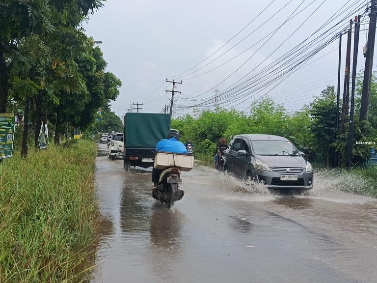 Hujan Sebentar, Genangan Seharian, Drainase Batuaji–Sagulung Jadi Sorotan