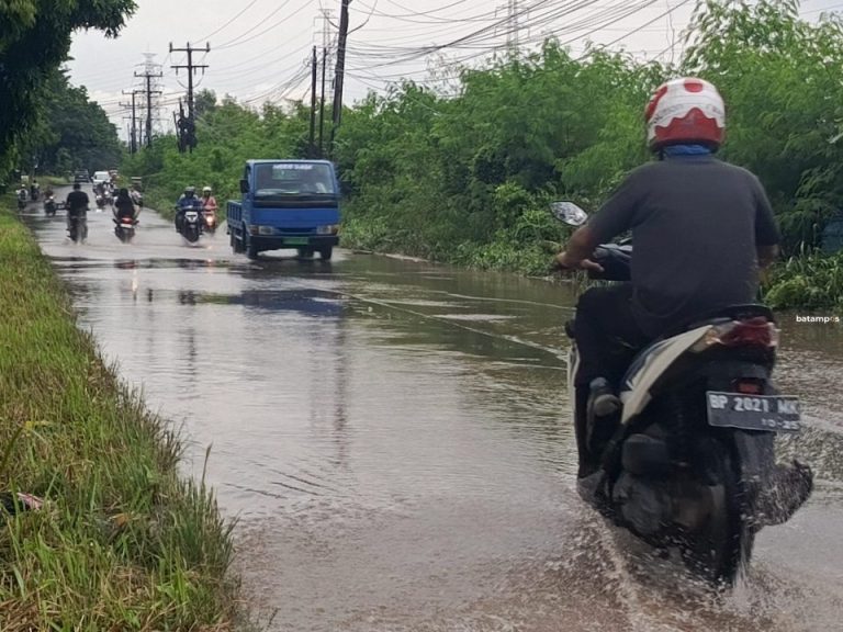 Hujan Sebabkan Genangan Air, Sejumlah Ruas Jalan di Batuaji dan Sagulung Kembali Tergenang