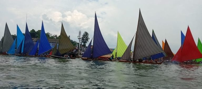 Warga Antusias, Tradisi Maritim Melayu Kembali Berkibar di HUT ke-80 RI