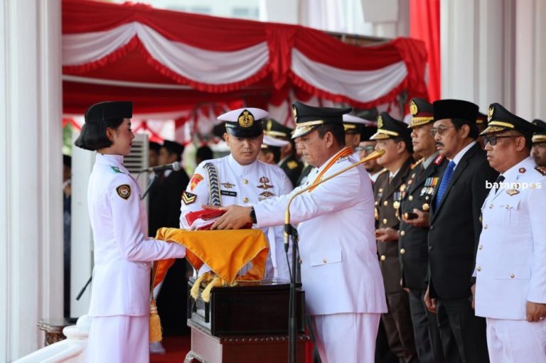 Gubernur Ansar Ahmad Pimpin Upacara Peringatan HUT ke 80 RI, Semangat Kemardekaan Energi Memperkuat Pembangunan Daerah