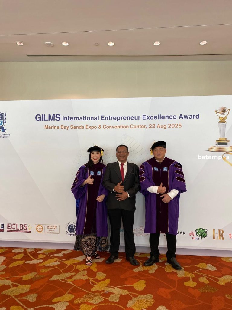 Gilbert Hoo dan Lai Kuan, 2 Pengusaha Batam Raih Award Doctor Honoris Causa Singapore