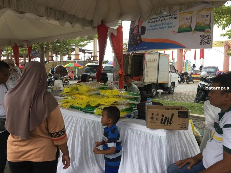 3 Hari Bazar Pangan Murah, Warga Karimun Berburu Beras dan Minyak Goreng