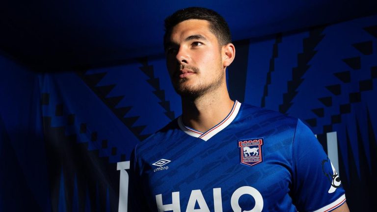 Elkan Baggott Resmi Perpanjang Kontrak di Ipswich Town hingga 2028