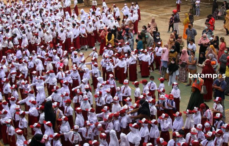 Bantuan Seragam Sekolah Gratis Diluncurkan 17 Agustus, Sasar Siswa SD dan SMP