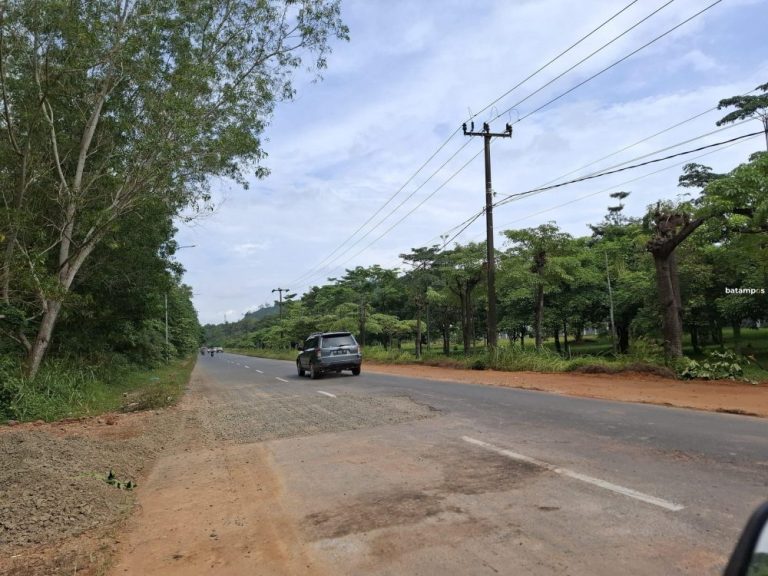 Jalan S Parman Seibeduk Mulai Diperbaiki, Warga Harap Bukan Tambal Sulam Lagi