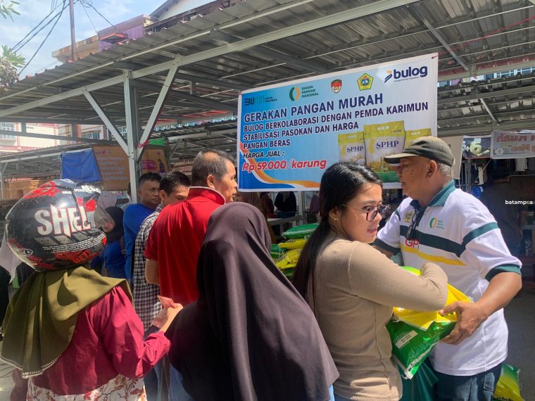Dua Hari Pasar Murah, 5,5 Ton Beras Bulog Habis Dibeli Warga