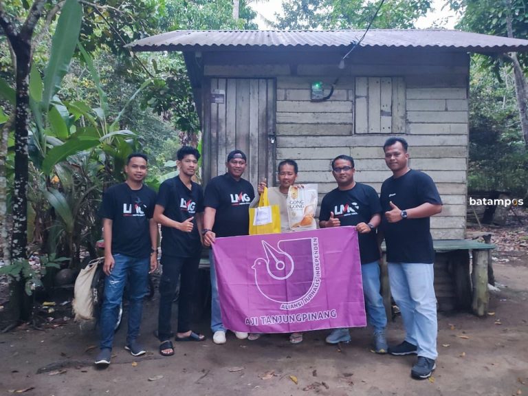AJI Tanjungpinang Ringankan Beban Warga Lingga Lewat Aksi Sosial