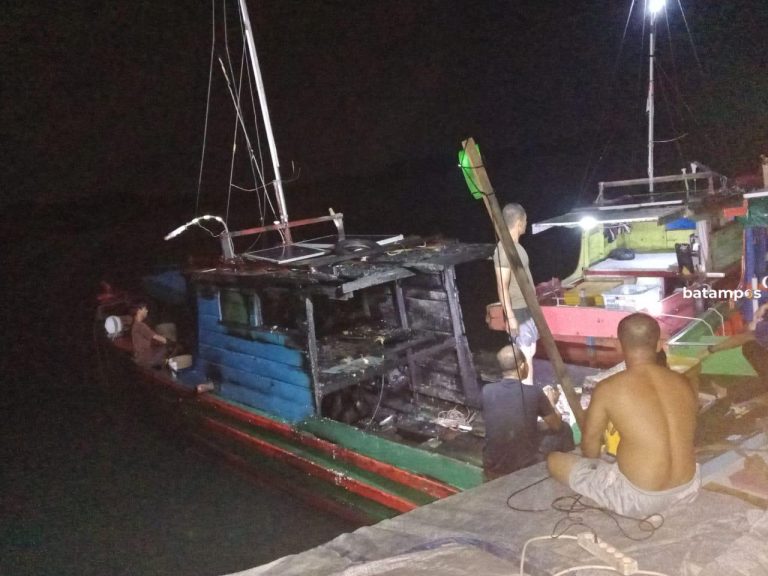 Pompong Nelayan di Palmatak Terbakar Akibat Korsleting, Kerugian Rp 60 Juta