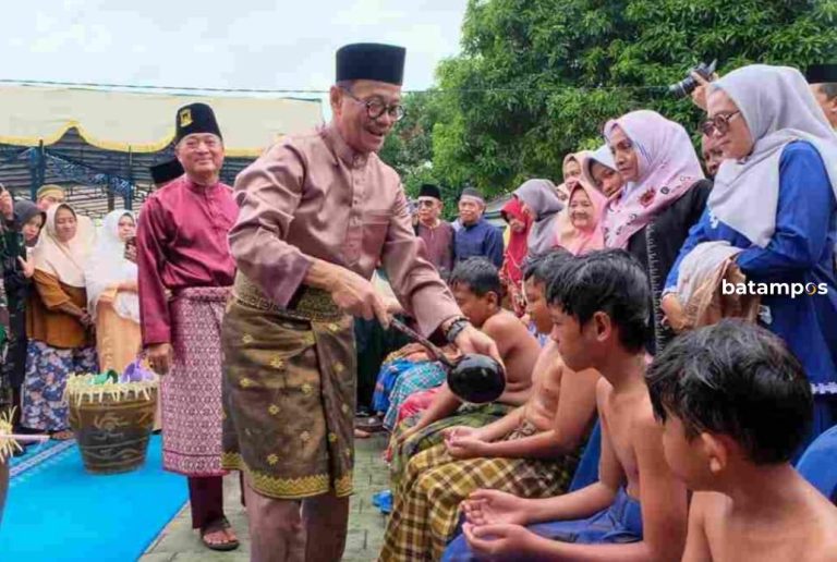​Mandi Safar Pulau Penyengat: Mengungkap Makna Tolak Bala dari Tradisi Warisan Leluhur