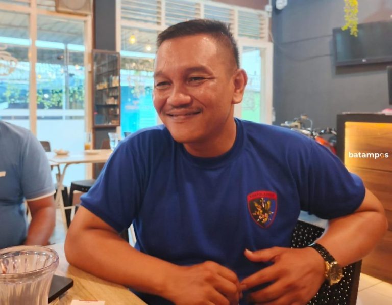 Pickup Terguling di Pelabuhan Roro Jagoh, Banyak Muatan Hilang