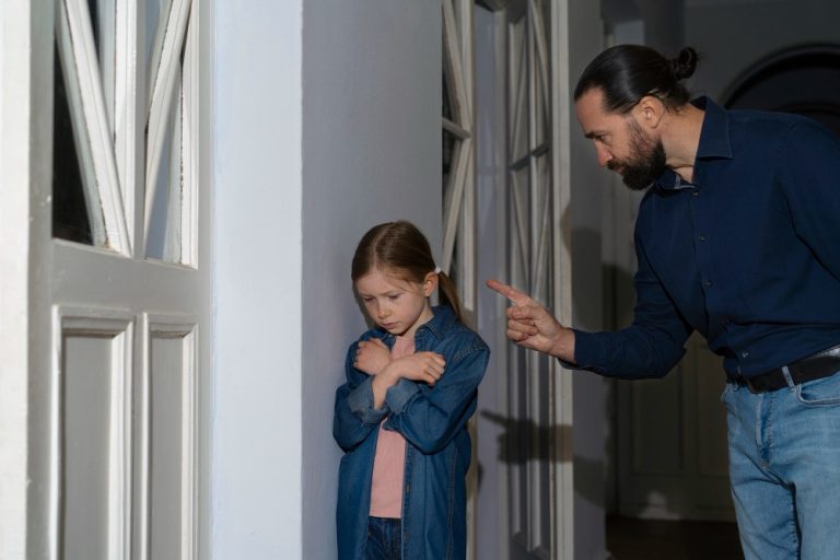 Ketahui Efek Strict Parenting pada Anak, dari Stres hingga Sifat Negatif