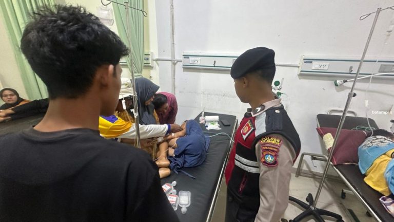Asyik Main HP, Dua Pelajar di Palmatak Hampir Tewas Tertimpa Dinding