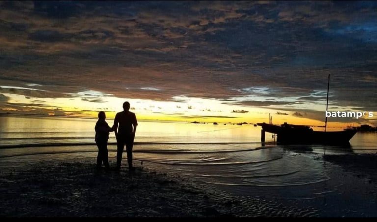 Keindahan Tersembunyi Pantai Atok Bintan, Pasir Putih dan Sunset Nan Memukau