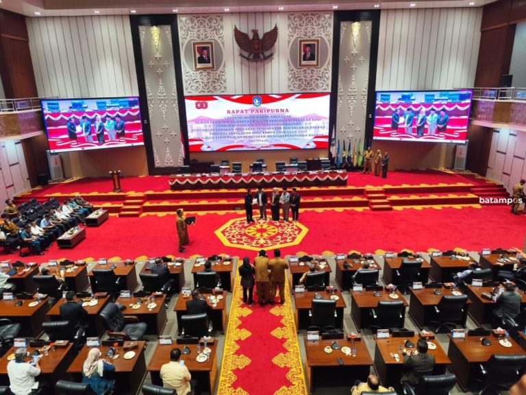 DPRD Kepri Sahkan APBD-P 2025 Rp3,933 Triliun, PAD Naik Signifikan