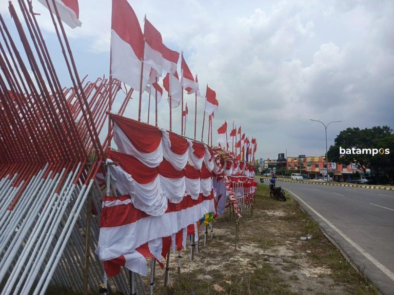 Bendera Merah Putih Mulai Berkibar di Pemukiman