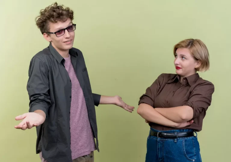 Ini Alasan Mengapa Kita Sering Membandingkan Diri Sendiri dengan Orang Lain