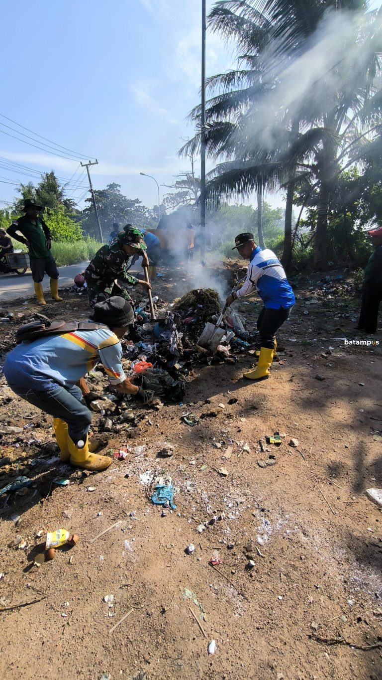 Kecamatan Nongsa Gelar Pekan Bersih, Ajak Warga Gotong Royong