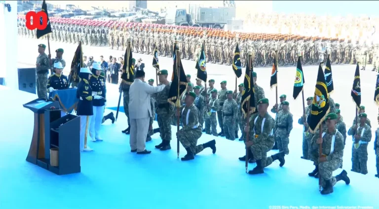 Prabowo Resmi Lantik Letjen Tandyo Budi Revita sebagai Wakil Panglima TNI
