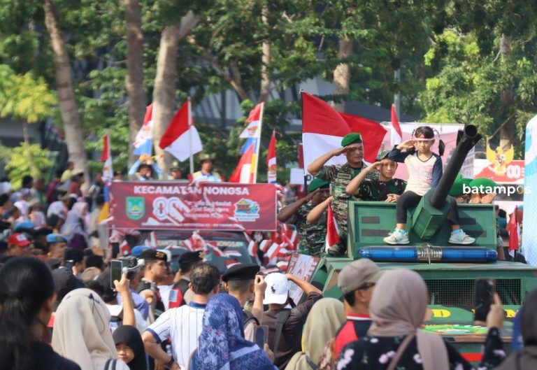 Pawai Pembangunan 2025, Amsakar dan Li Claudia Pimpin Perayaan Warna-warni Budaya Batam