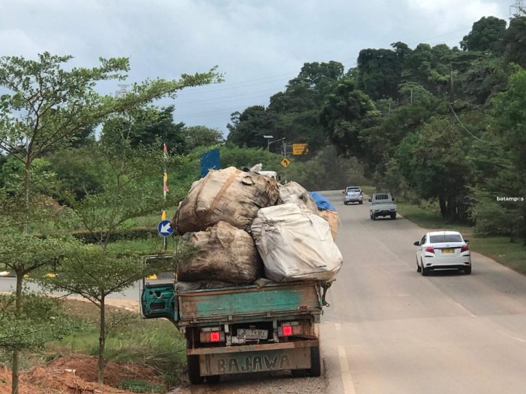 Membahayakan Pengguna Jalan, Truk ODOL di Batam Bikin Warga Resah