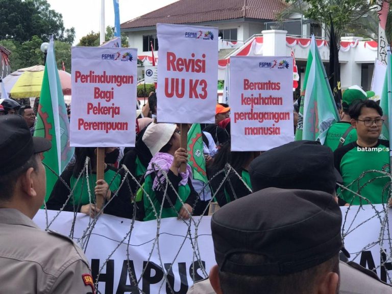 Dari Demo Buruh di Batam, Angkat Tiga Isu Lokal