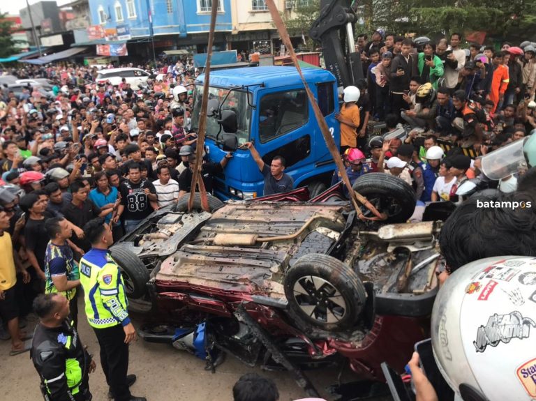 Kecelakaan Maut Tiban Center, Sopir Trailer Loncat dari Mobil, Proses Evakuasi Memakan Waktu 1,5 Jam